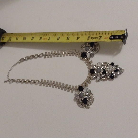 Pier 1 imports statement rhinestone flower necklace NWOT - Picture 8 of 10